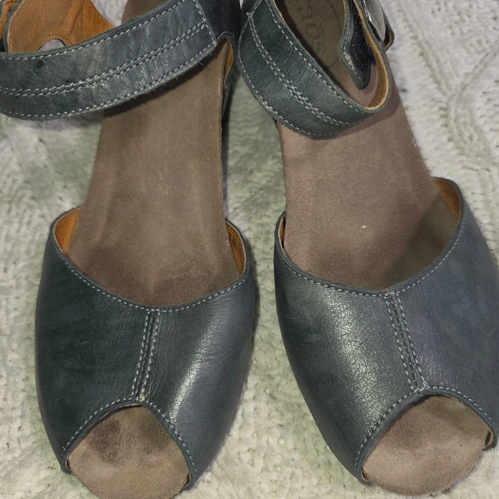 Taos‎ Wedge Sandals Grey Leather Peep Toe Ankle Strap Womens 40 Excellent